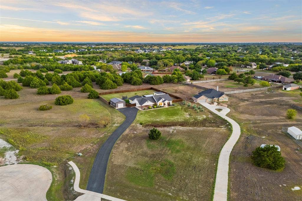 1220 Lynn Way, Waxahachie, TX 75165 Cul-de-sac location outside city limits with no HOA and a setting of larger residential properties.