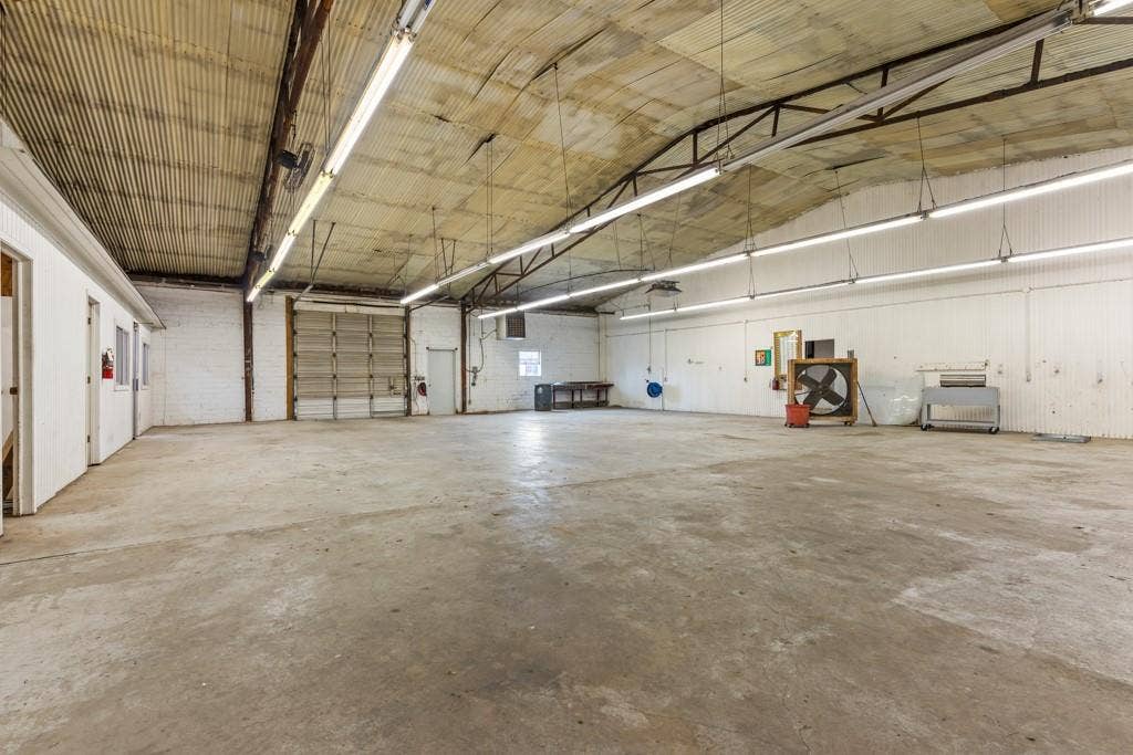 414 E Marshall Street, Gilmer, TX 75644 Expansive concrete flooring throughout