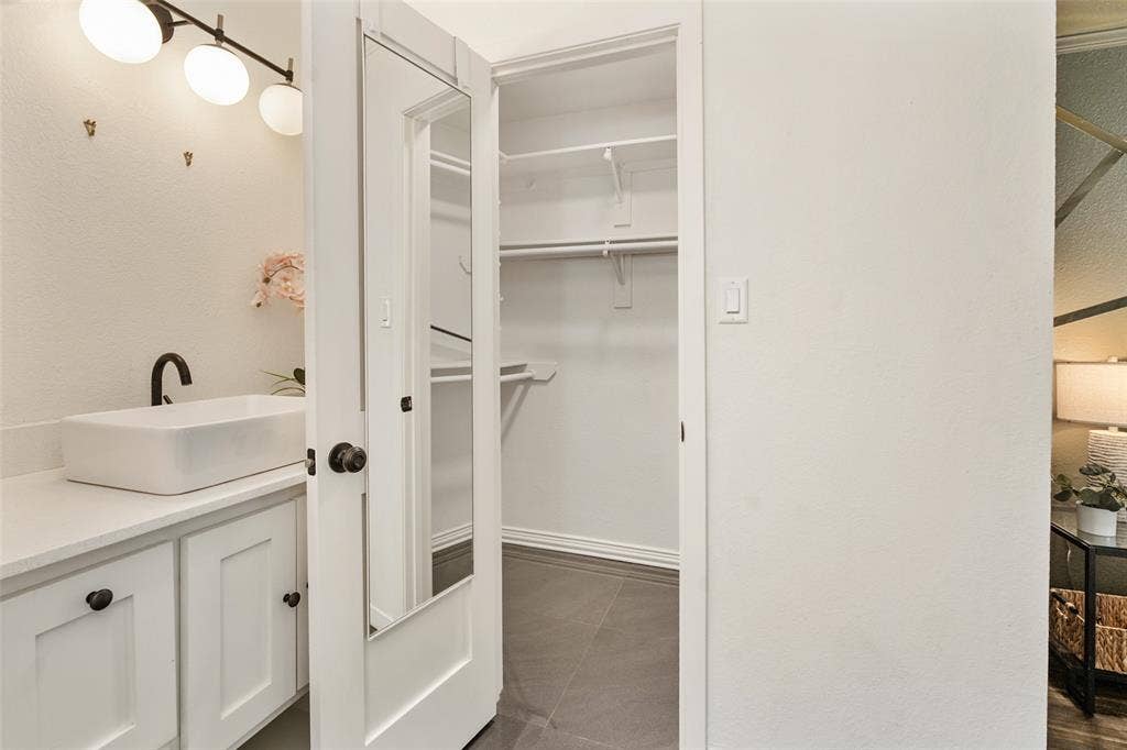 2107 Elmwood Boulevard, Dallas, TX 75224 2107 Elmwood Boulevard, Dallas, TX 75224