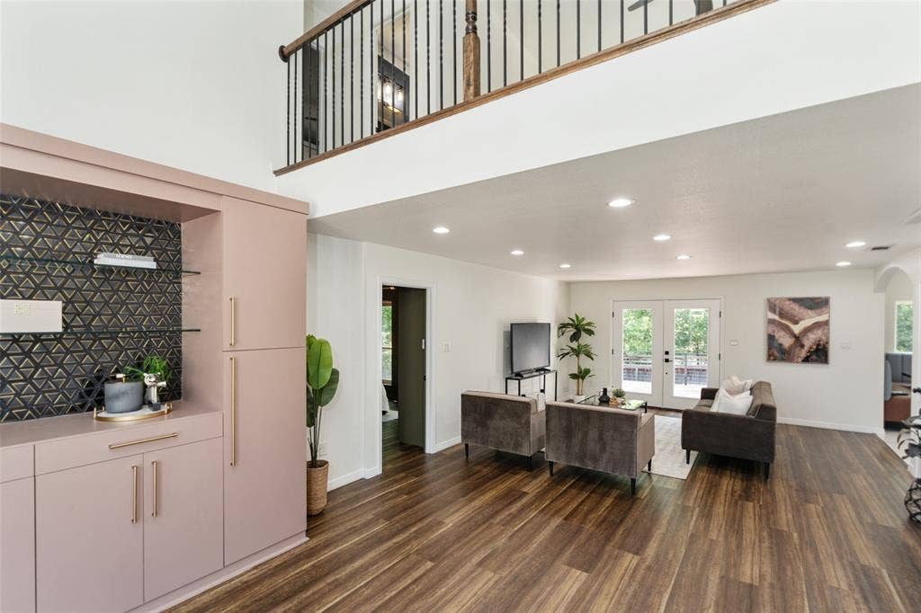 2107 Elmwood Boulevard, Dallas, TX 75224 2107 Elmwood Boulevard, Dallas, TX 75224