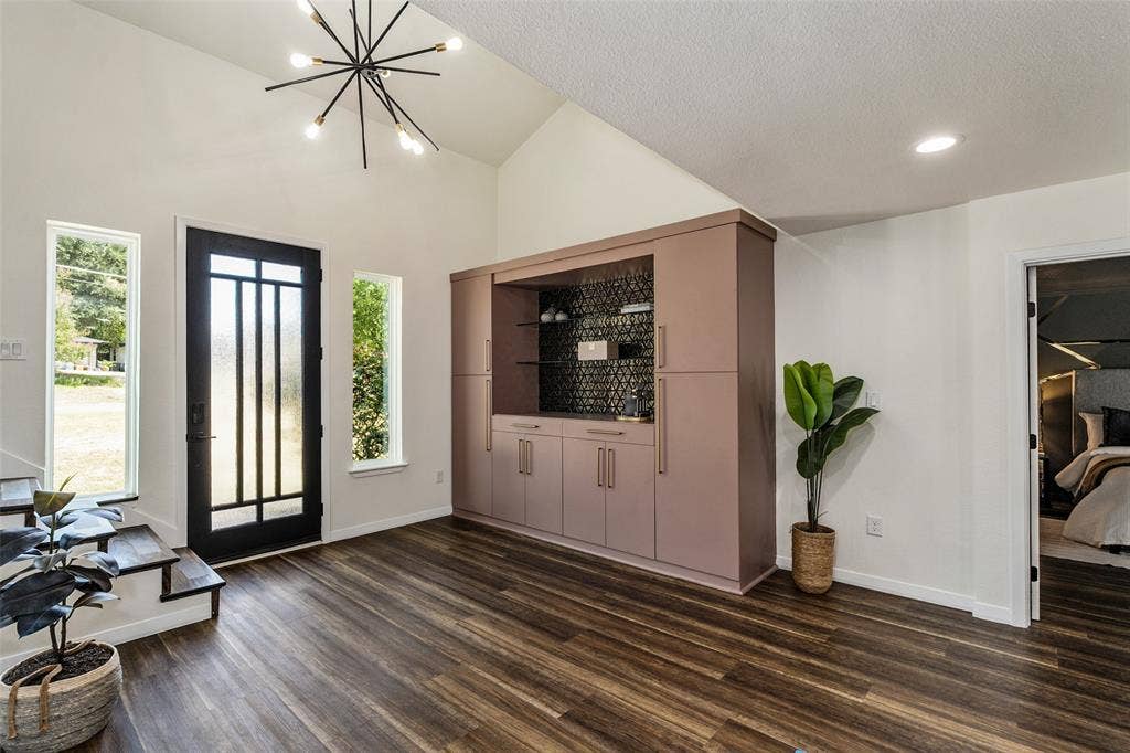 2107 Elmwood Boulevard, Dallas, TX 75224 2107 Elmwood Boulevard, Dallas, TX 75224