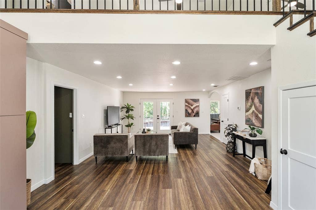 2107 Elmwood Boulevard, Dallas, TX 75224 2107 Elmwood Boulevard, Dallas, TX 75224