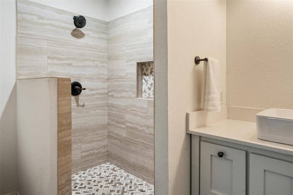 2107 Elmwood Boulevard, Dallas, TX 75224 2107 Elmwood Boulevard, Dallas, TX 75224