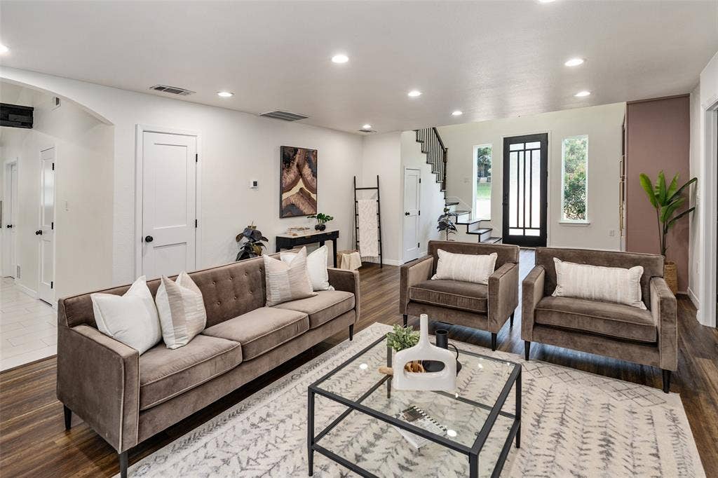 2107 Elmwood Boulevard, Dallas, TX 75224 2107 Elmwood Boulevard, Dallas, TX 75224