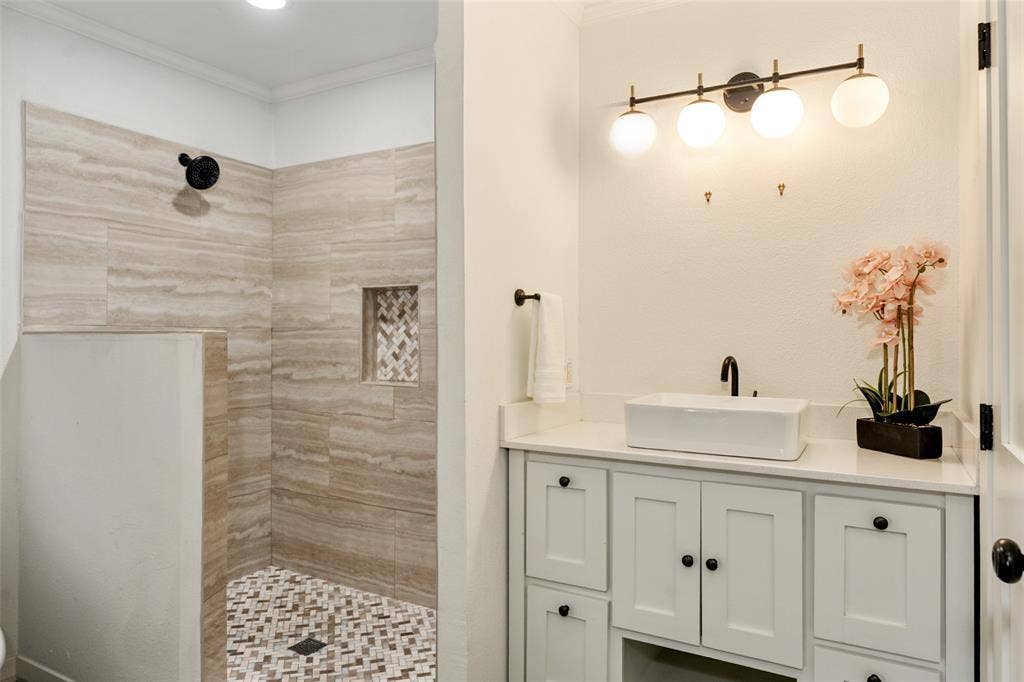 2107 Elmwood Boulevard, Dallas, TX 75224 2107 Elmwood Boulevard, Dallas, TX 75224