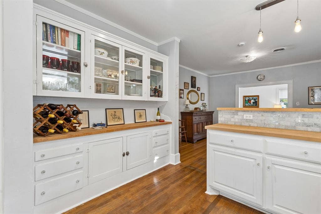 823 Kidd Springs Drive, Dallas, TX 75208 823 Kidd Springs Drive, Dallas, TX 75208