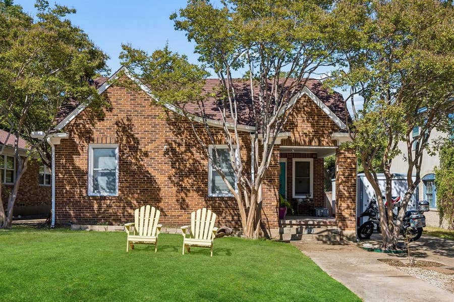 Property photo for 823 Kidd Springs Drive, Dallas, TX