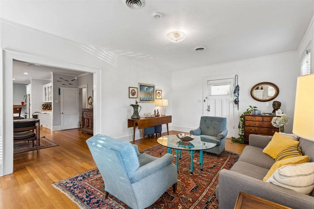 823 Kidd Springs Drive, Dallas, TX 75208 823 Kidd Springs Drive, Dallas, TX 75208