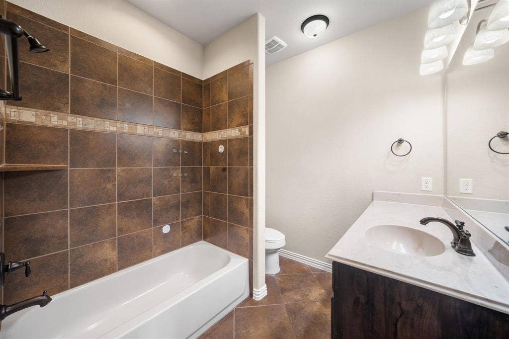 200 Northstar Lane, Waxahachie, TX 75165