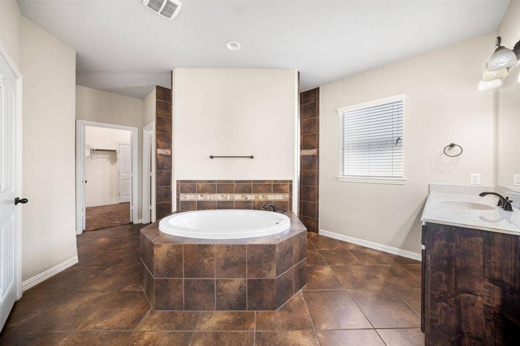 200 Northstar Lane, Waxahachie, TX 75165