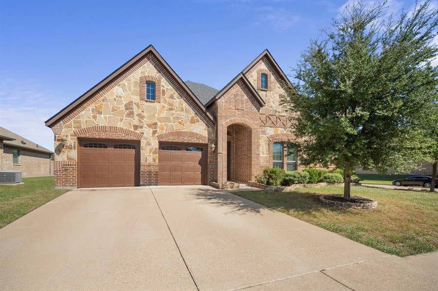 Property photo for 200 North Star Lane, Waxahachie, TX