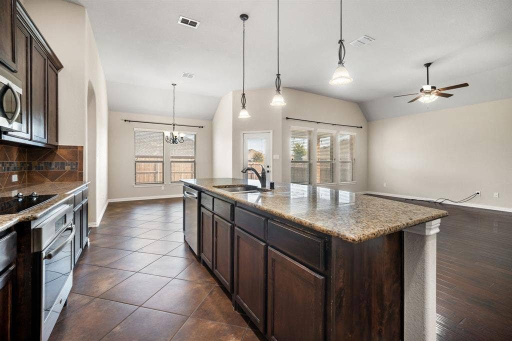 200 Northstar Lane, Waxahachie, TX 75165