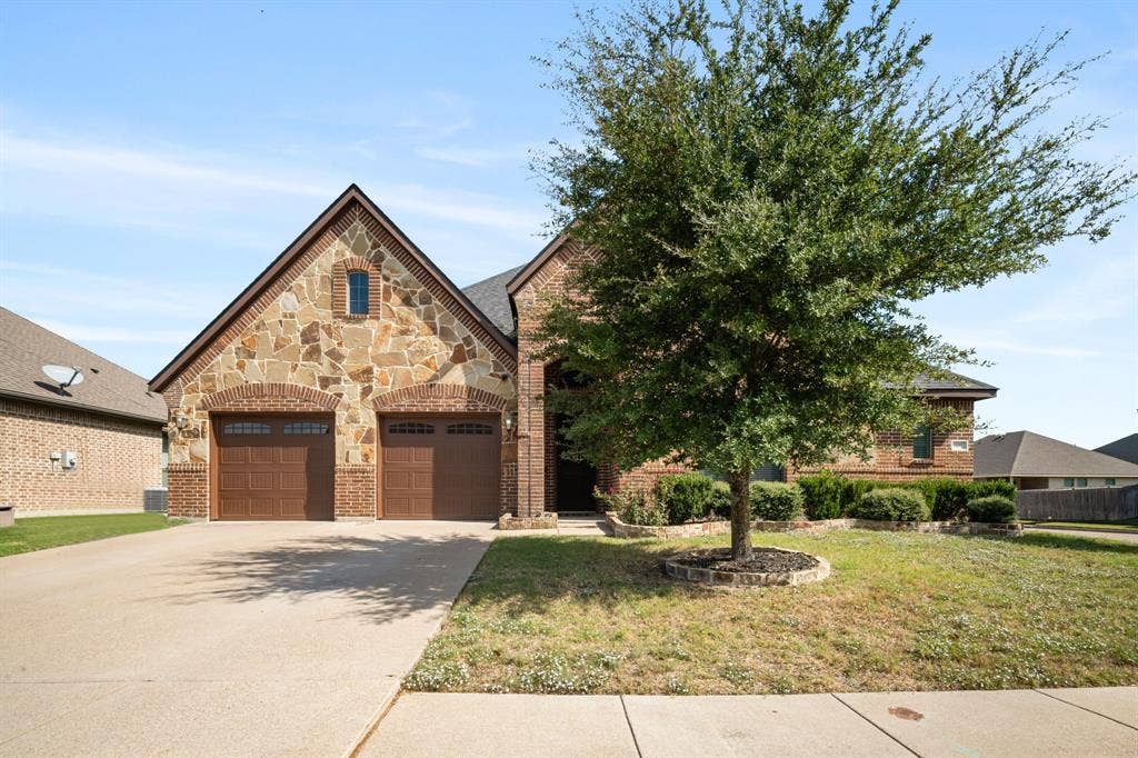 200 Northstar Lane, Waxahachie, TX 75165