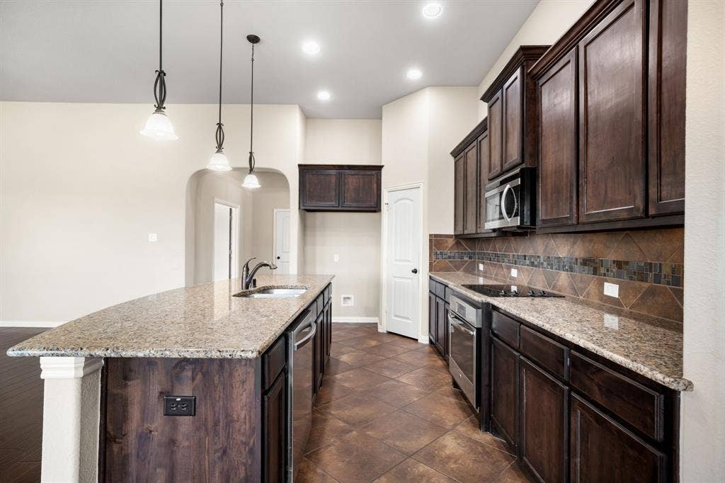200 Northstar Lane, Waxahachie, TX 75165