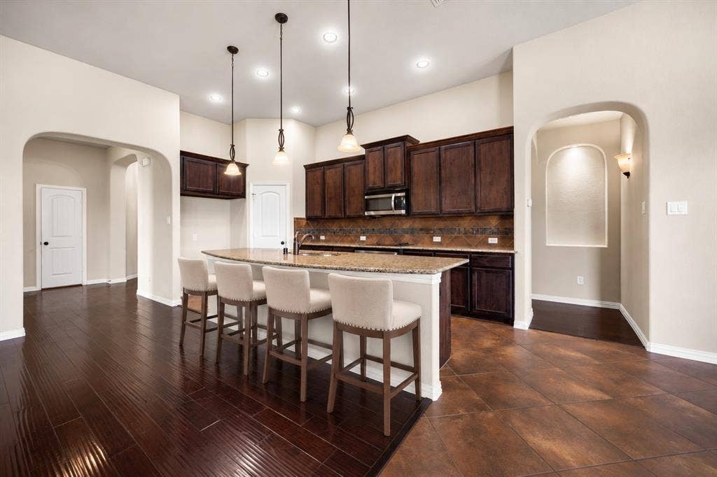 VIRTUALLY STAGED STOOLS