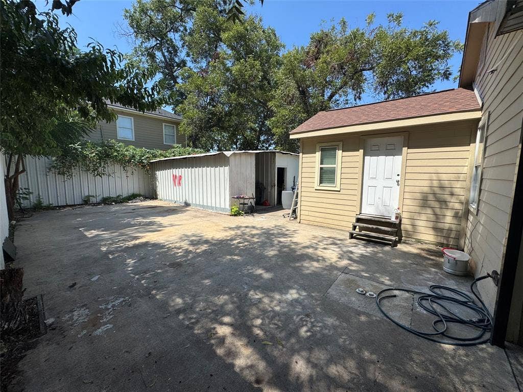 407 S Garrett Avenue, Dallas, TX 75223 View of patio with an outbuilding
