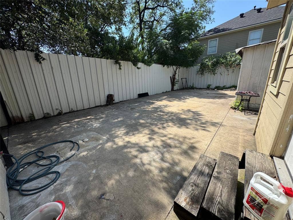407 S Garrett Avenue, Dallas, TX 75223 Fenced backyard featuring a patio