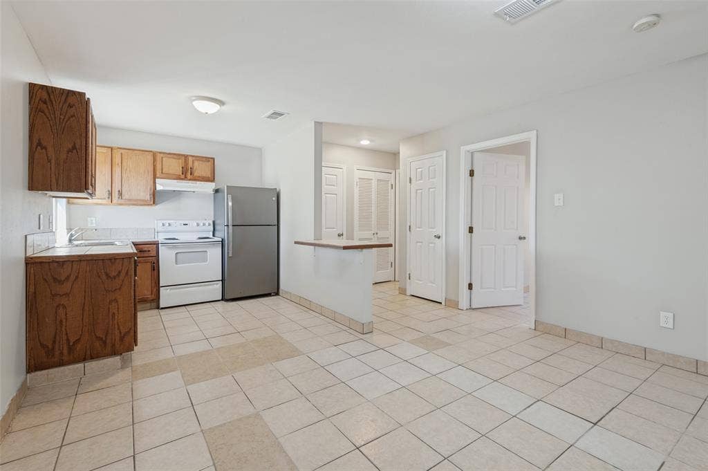 2686 Roger Williams Drive, Irving, TX 75061 2686 Roger Williams Drive, Irving, TX 75061
