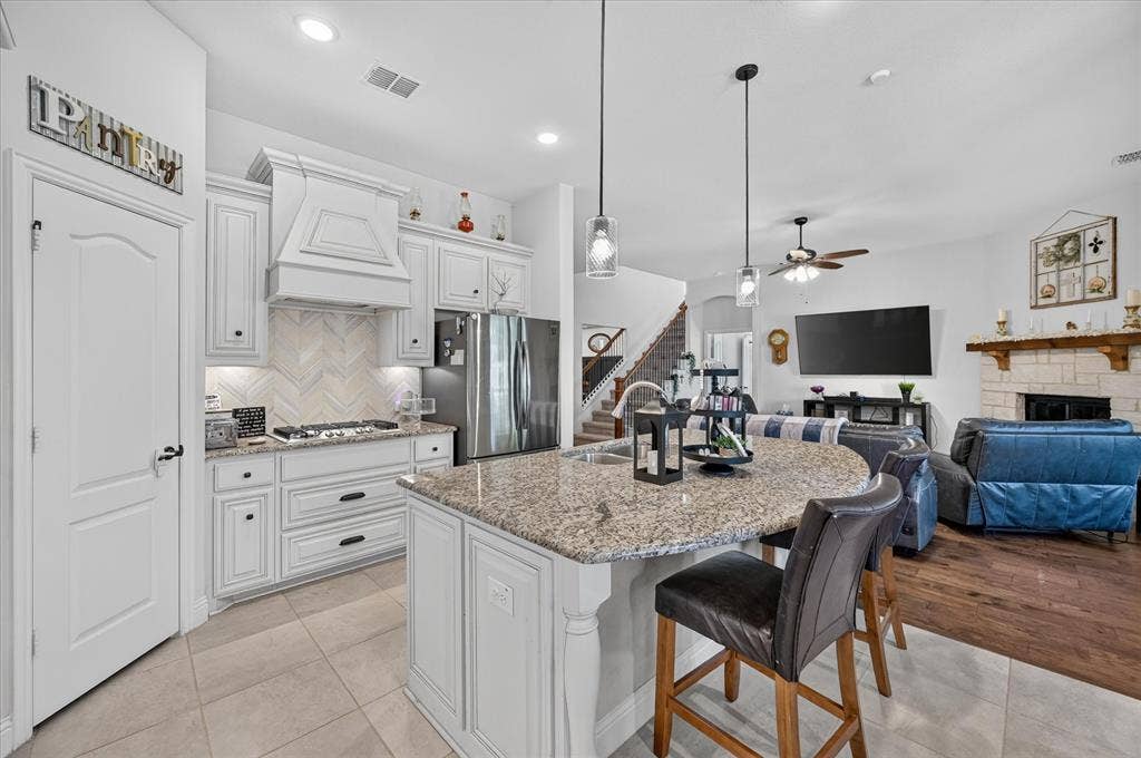 457 Wolf Creek Drive, Waxahachie, TX 75165 457 Wolf Creek Drive, Waxahachie, TX 75165