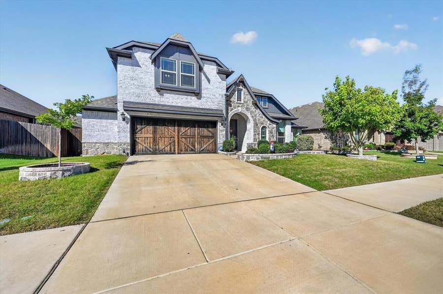 Property photo for 457 Wolf Creek Drive, Waxahachie, TX