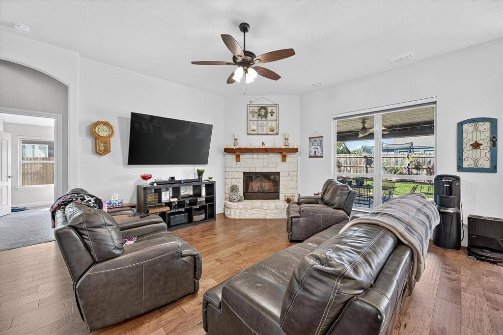 457 Wolf Creek Drive, Waxahachie, TX 75165 457 Wolf Creek Drive, Waxahachie, TX 75165