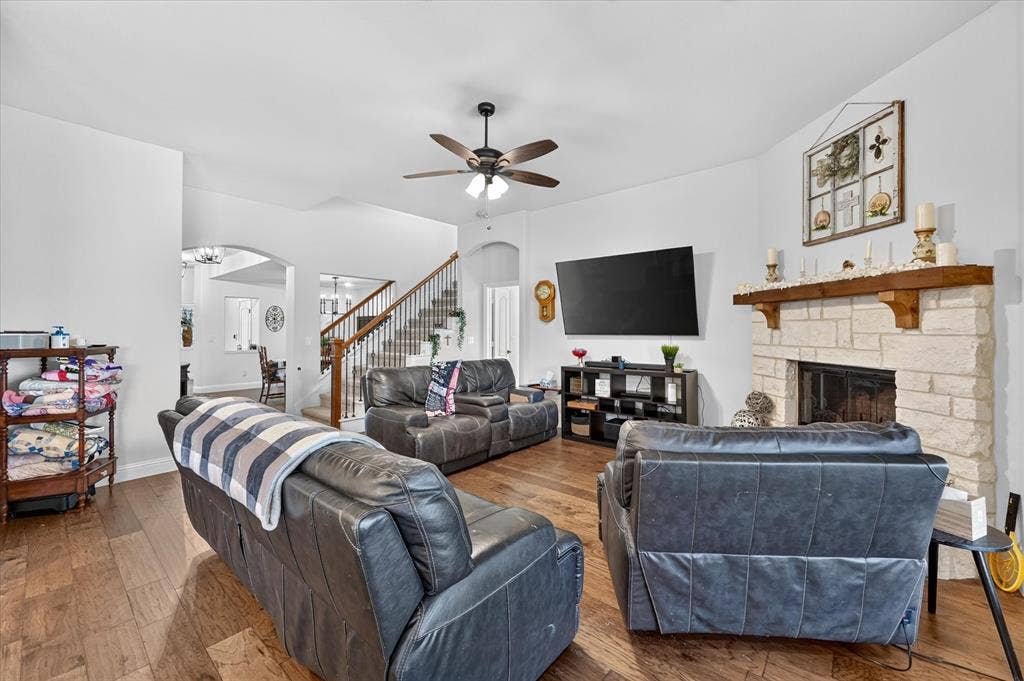 457 Wolf Creek Drive, Waxahachie, TX 75165 457 Wolf Creek Drive, Waxahachie, TX 75165