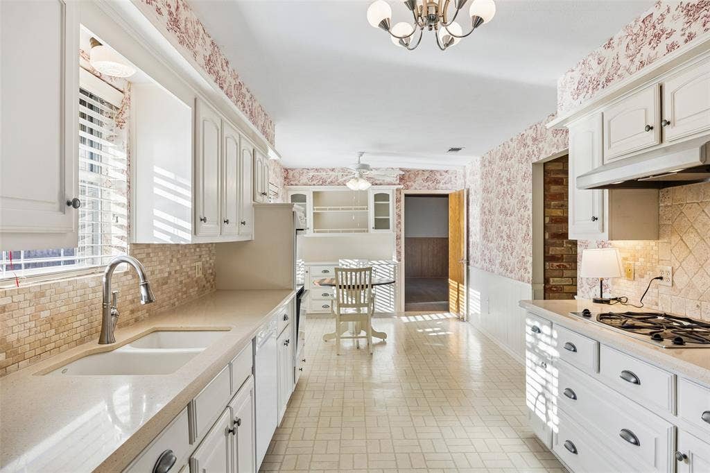 2015 Scarlet Oak Drive, Richardson, TX 75081 2015 Scarlet Oak Drive, Richardson, TX 75081