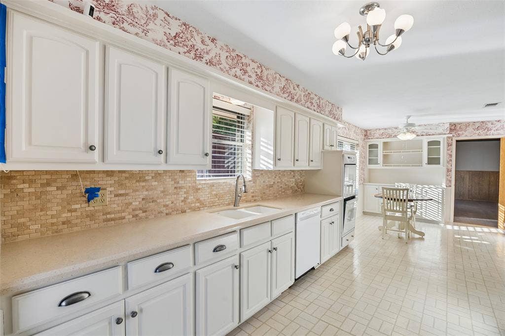 2015 Scarlet Oak Drive, Richardson, TX 75081 2015 Scarlet Oak Drive, Richardson, TX 75081