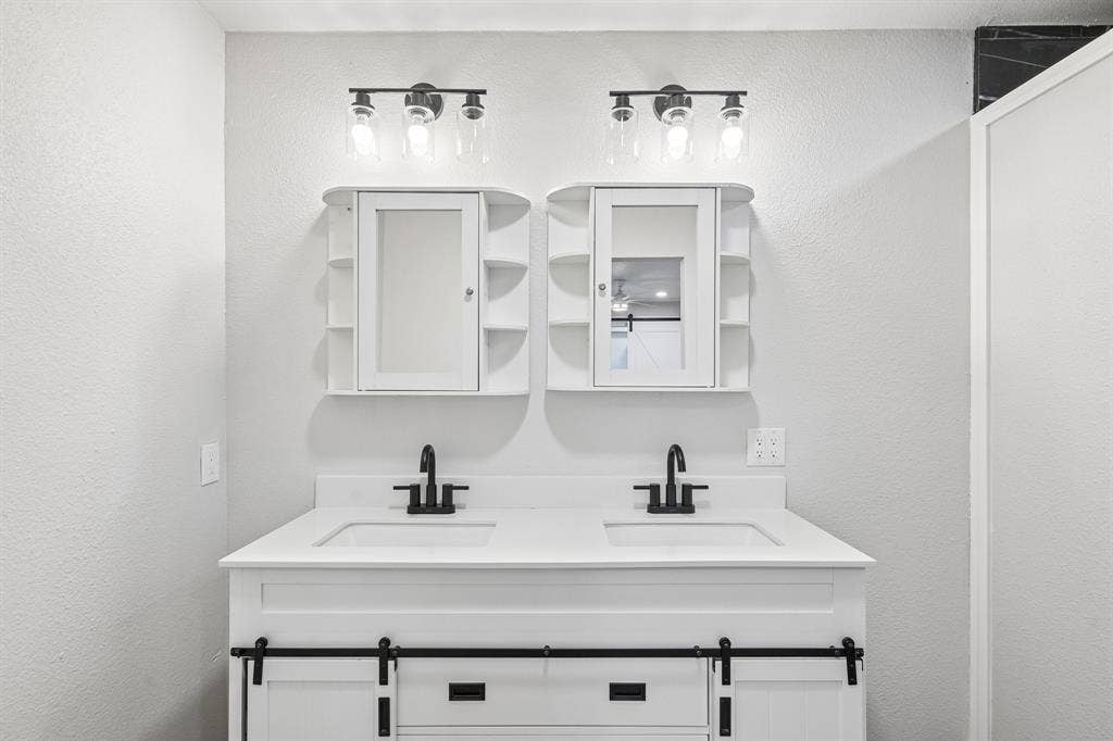 511 Commerce Street, Kemp, TX 75143 511 Commerce Street, Kemp, TX 75143