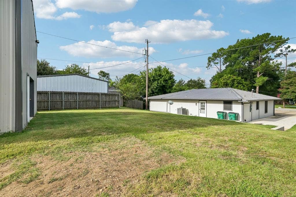 511 Commerce Street, Kemp, TX 75143 511 Commerce Street, Kemp, TX 75143
