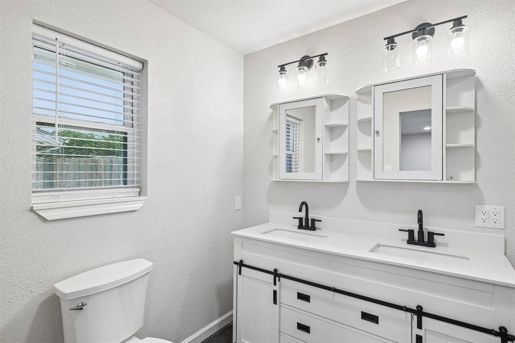 511 Commerce Street, Kemp, TX 75143 511 Commerce Street, Kemp, TX 75143