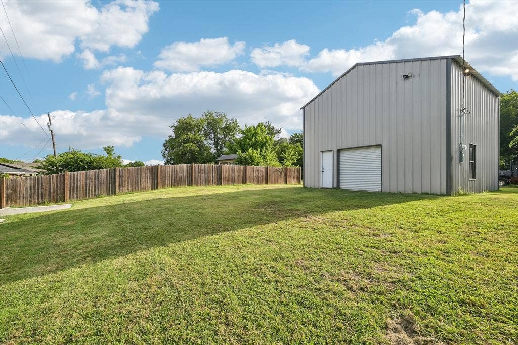 511 Commerce Street, Kemp, TX 75143 511 Commerce Street, Kemp, TX 75143