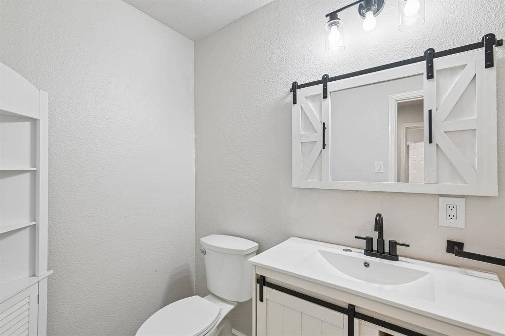 511 Commerce Street, Kemp, TX 75143 511 Commerce Street, Kemp, TX 75143