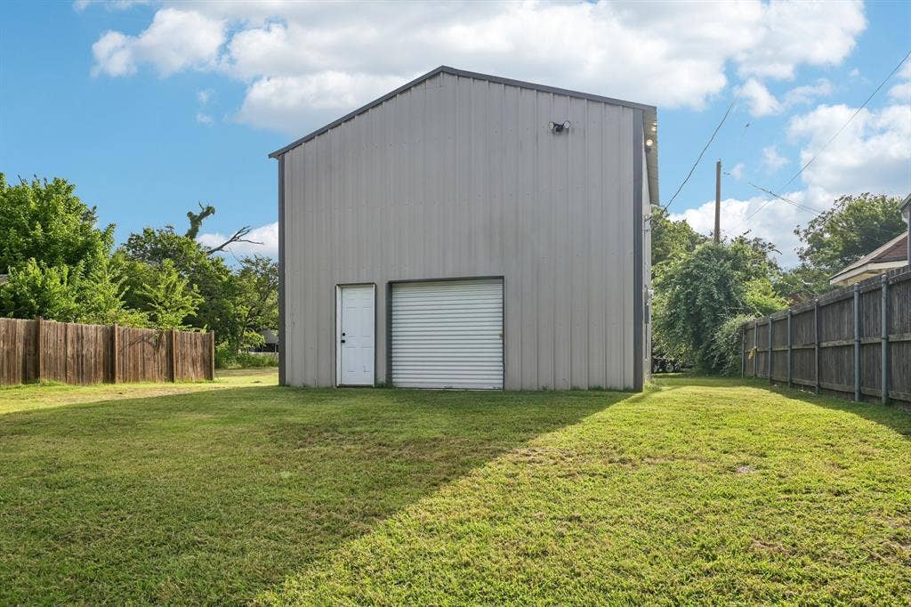 511 Commerce Street, Kemp, TX 75143 511 Commerce Street, Kemp, TX 75143