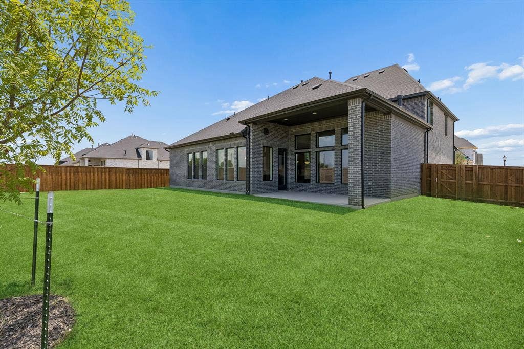 Offering a large fenced yard with covered back patio, everyone can enjoy the great outdoors in this amazing home!