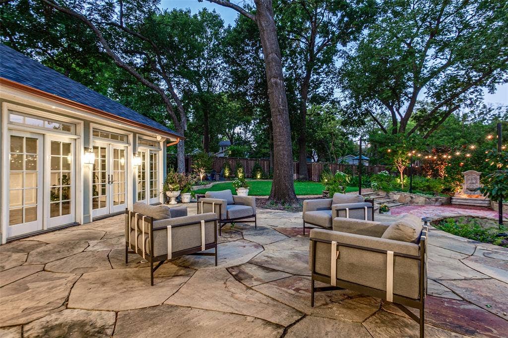 506 W Virginia Street, McKinney, TX 75069 Backyard patio with views of the garden, equipped with Sonos speakers for outdoor audio