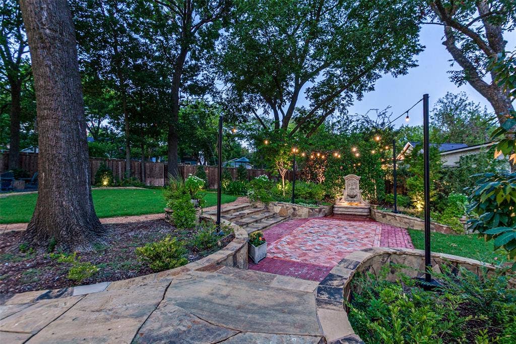 506 W Virginia Street, McKinney, TX 75069 Outdoor dining area with fountain and lighting