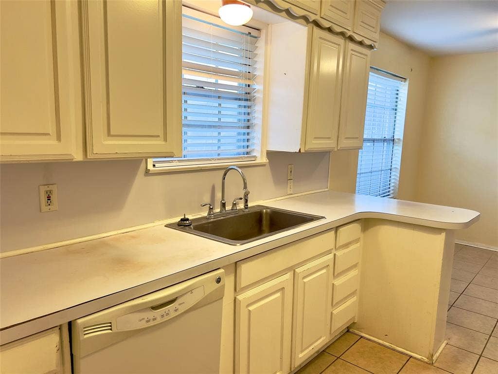 212 Straw Road, Saginaw, TX 76179