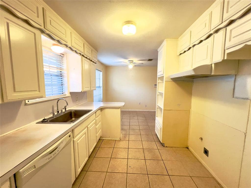 212 Straw Road, Saginaw, TX 76179