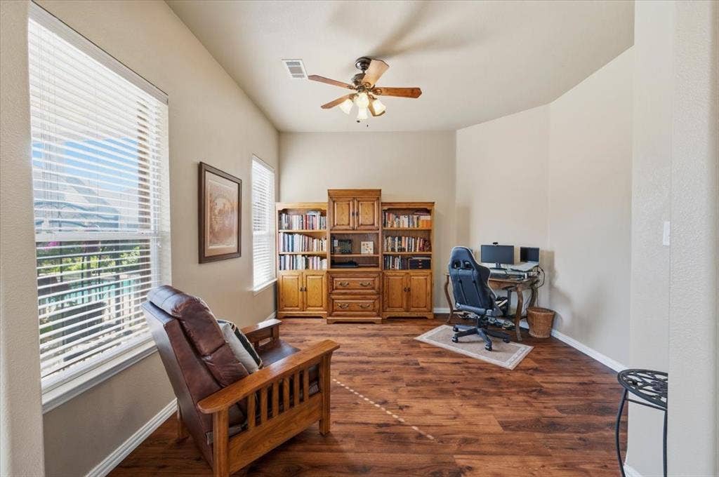 5132 Welara Drive, Grand Prairie, TX 75052 2nd office or library, bonus room