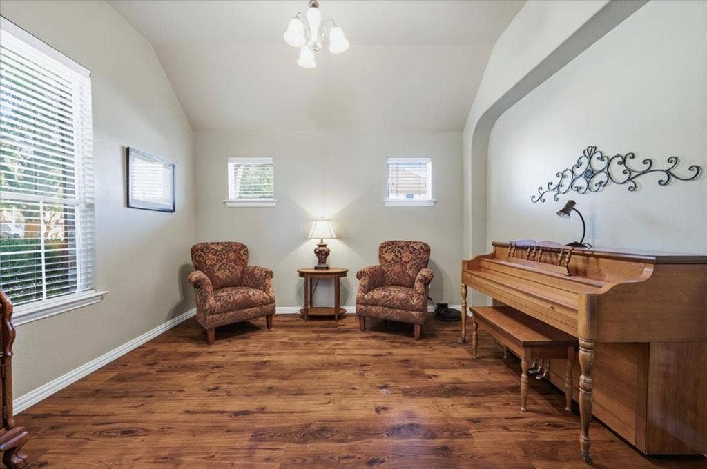 5132 Welara Drive, Grand Prairie, TX 75052 Office or waiting area