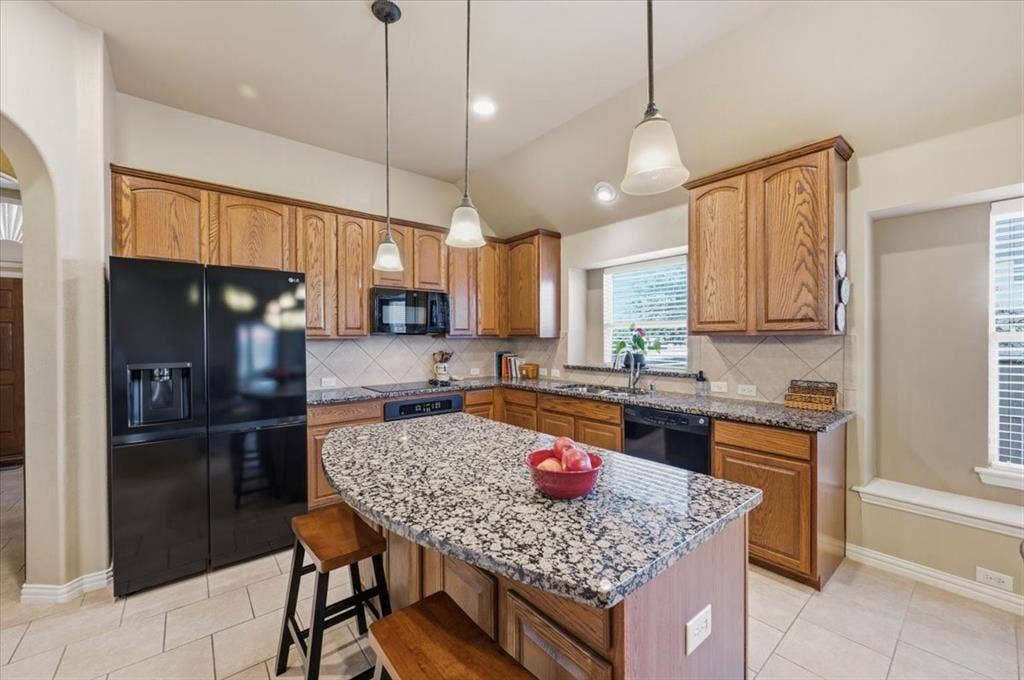5132 Welara Drive, Grand Prairie, TX 75052 much cabinet space