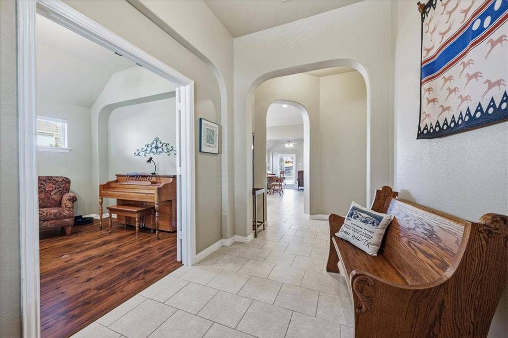 5132 Welara Drive, Grand Prairie, TX 75052 Entry