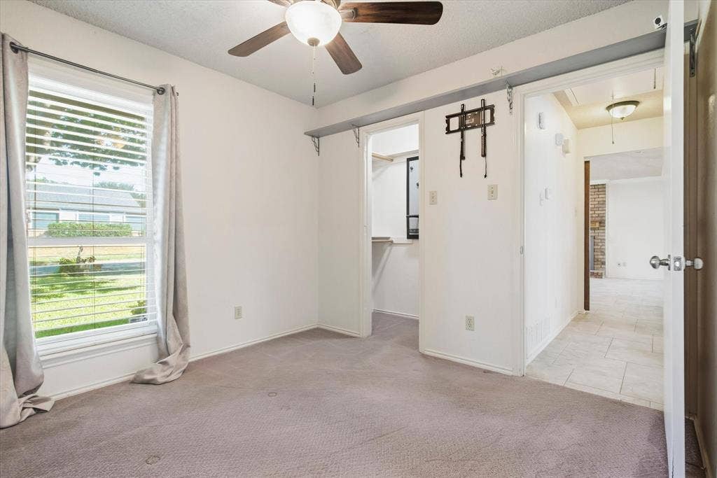 4202 Windhurst Drive, Arlington, TX 76015
