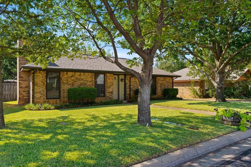 4202 Windhurst Drive, Arlington, TX 76015