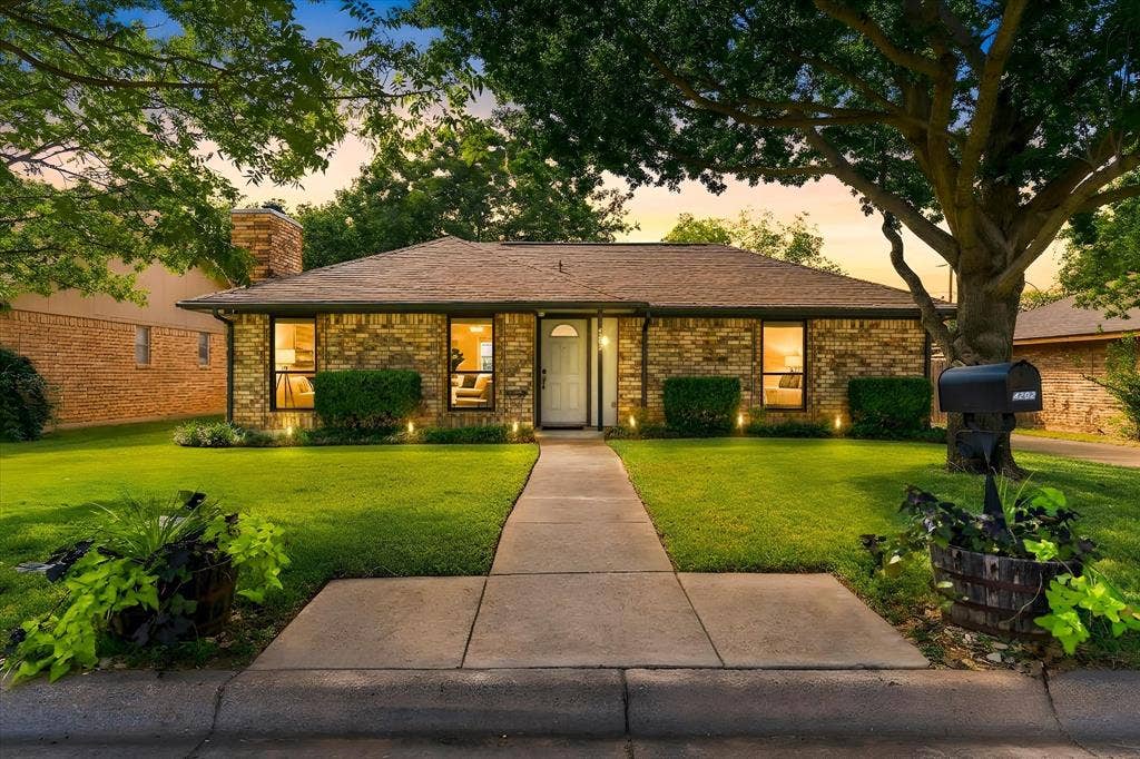 4202 Windhurst Drive, Arlington, TX 76015