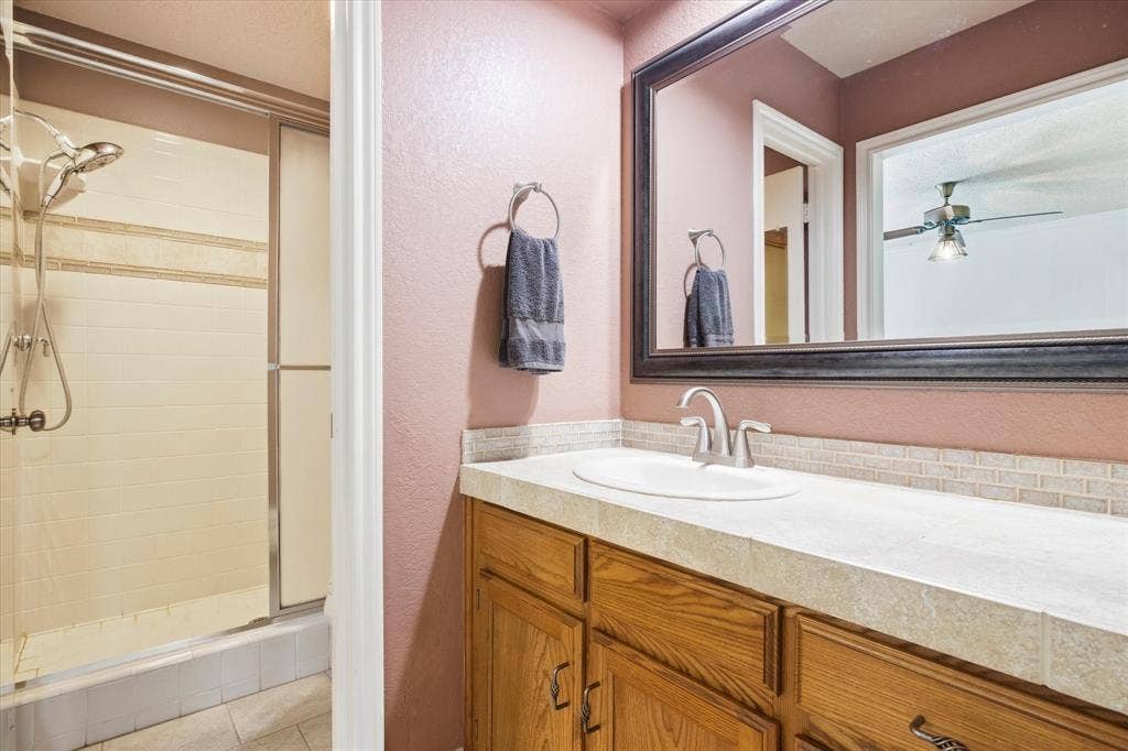 4202 Windhurst Drive, Arlington, TX 76015