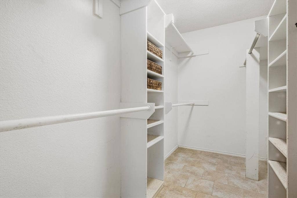 4202 Windhurst Drive, Arlington, TX 76015