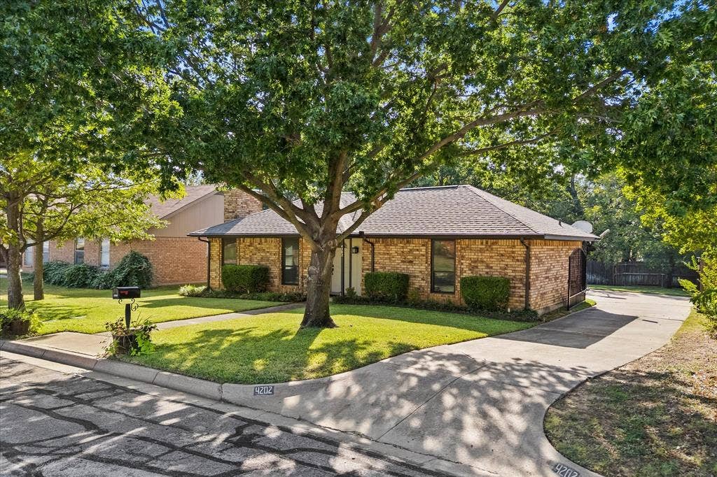 4202 Windhurst Drive, Arlington, TX 76015
