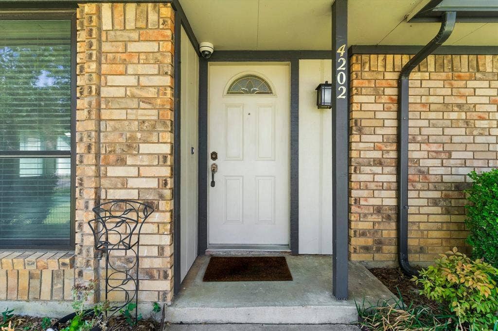 4202 Windhurst Drive, Arlington, TX 76015